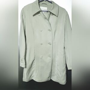 WOMENS LIGHT CREAMY BEIGE FLEET STREET COAT. SZ MED. LINED. BUTTON FRONT.